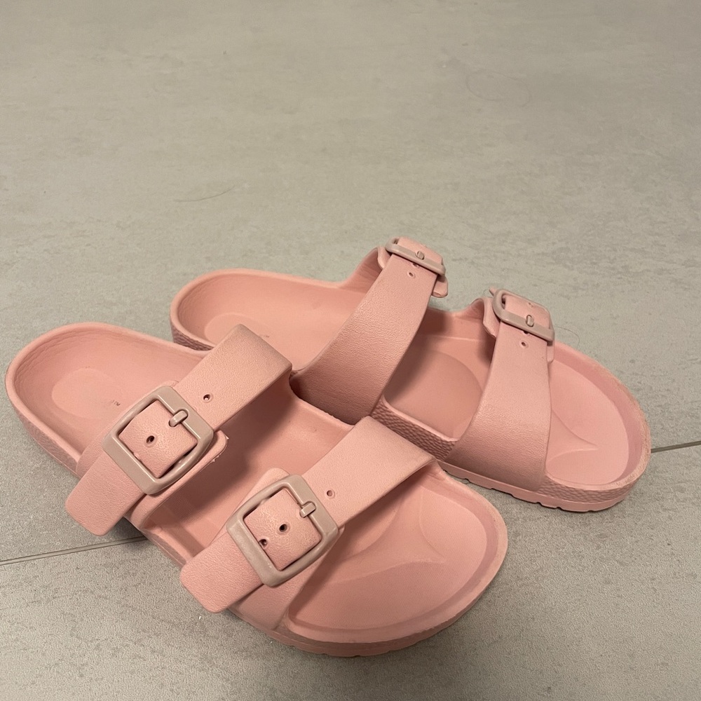 children’s birkenstock sandals in size 3
